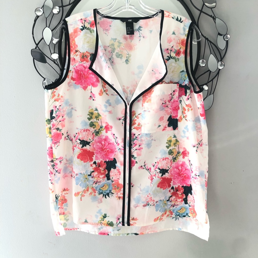 NWOT H&M Floral Sleeveless Blouse with Black Piping